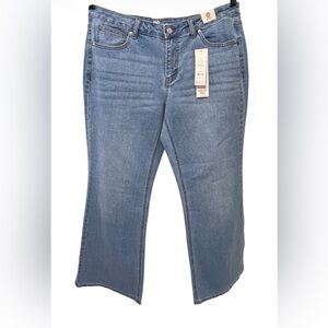 No Boundaries Mid-Rise Relaxed Flare Jeans | Size 12 | NWT 👖✨